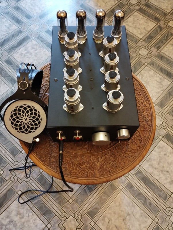 Phones_12P17L_LM_1.jpg