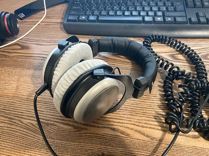 Beyerdynamic-DT-880-PRO-250-Om.jpg